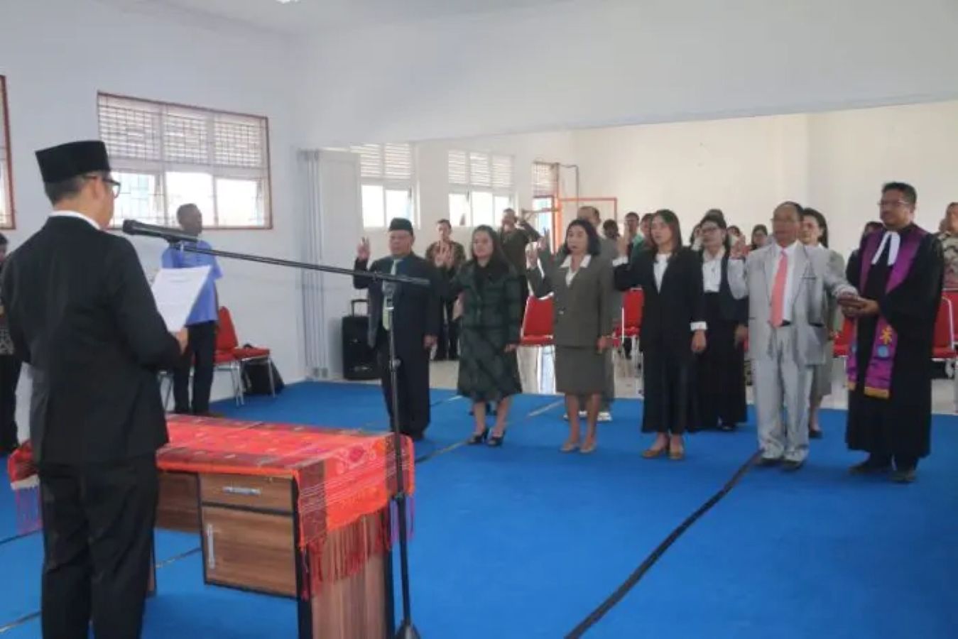 Bupati Tapanuli Utara **Jonius Taripar Parsaoran Hutabarat melantik 11 anggota Dewan Pendidikan Kabupaten Tapanuli Utara periode 2025&ndash;2030 di SMP Negeri 3 Tarutung, Kamis (12/3/2026).