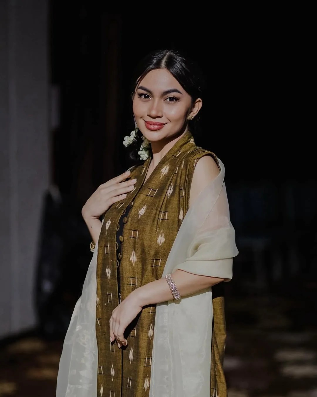 Aktris Ariel Tatum mengungkap pengalaman pernah mendapat tawaran &lsquo;kencan semalam&rsquo; dengan bayaran fantastis dari pria paruh baya.