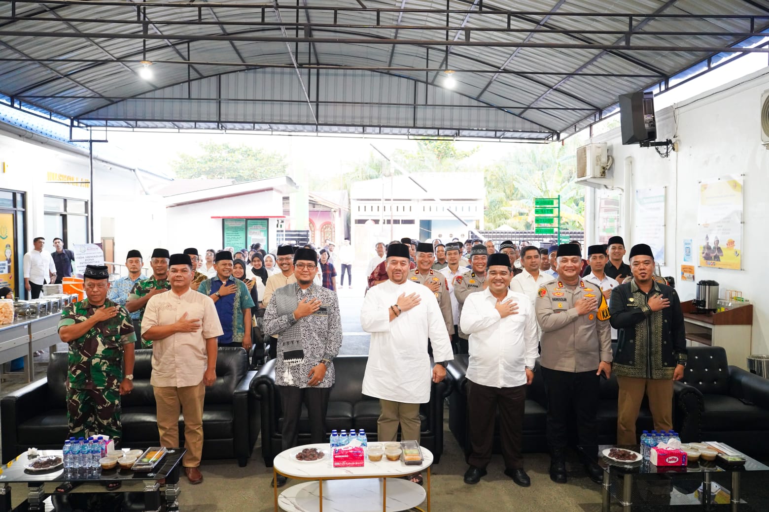 Bupati Batu Bara Baharuddin Siagian dan Wakil Bupati Syafrizal menghadiri tausiyah serta buka puasa bersama yang digelar Kejaksaan Negeri Batu Bara di Kantor Kejari Batu Bara. 