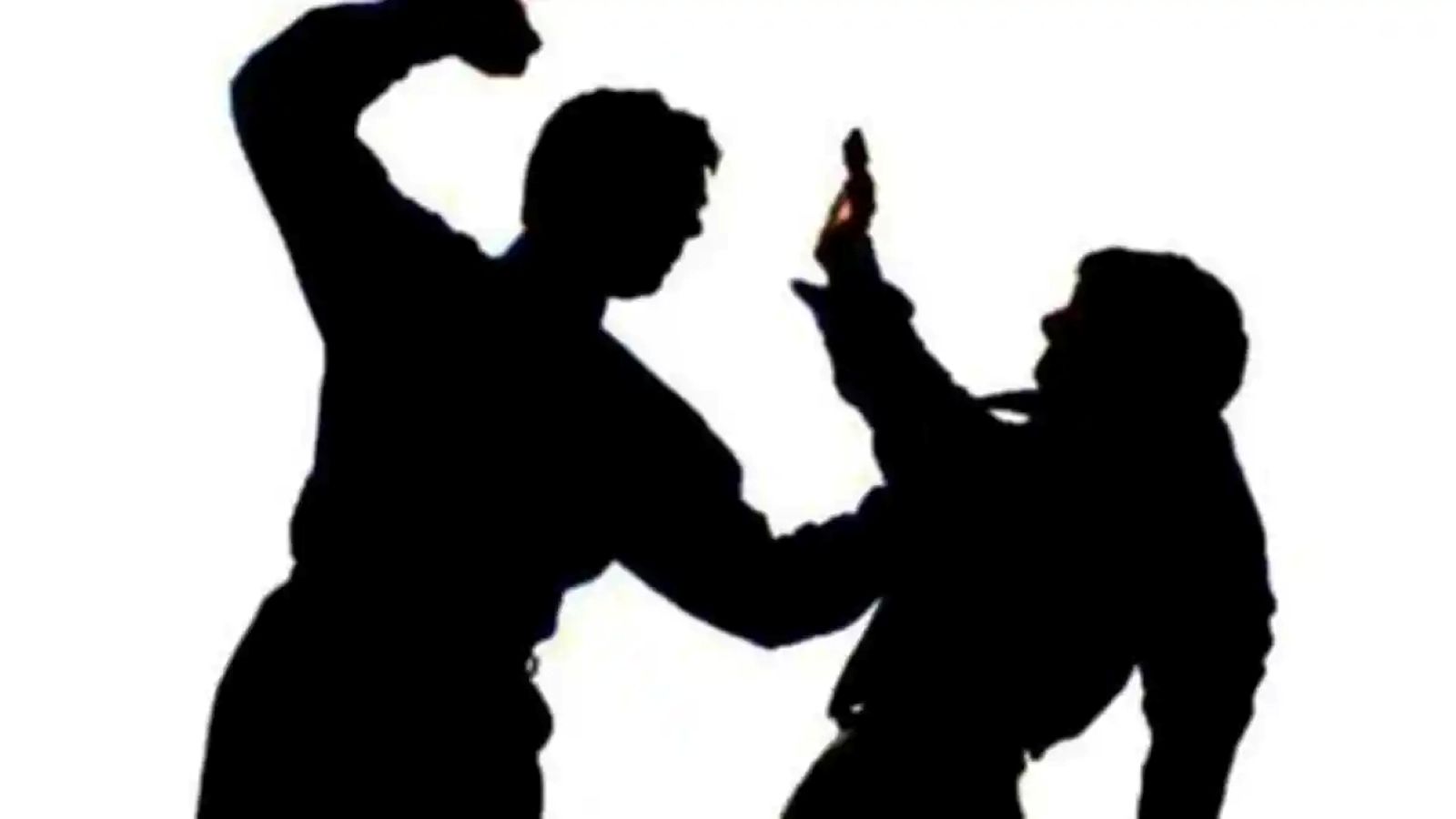 Aksi adu jotos yang melibatkan oknum kepala desa dan seorang pria di Siborongborong, Tapanuli Utara, viral di media sosial. 