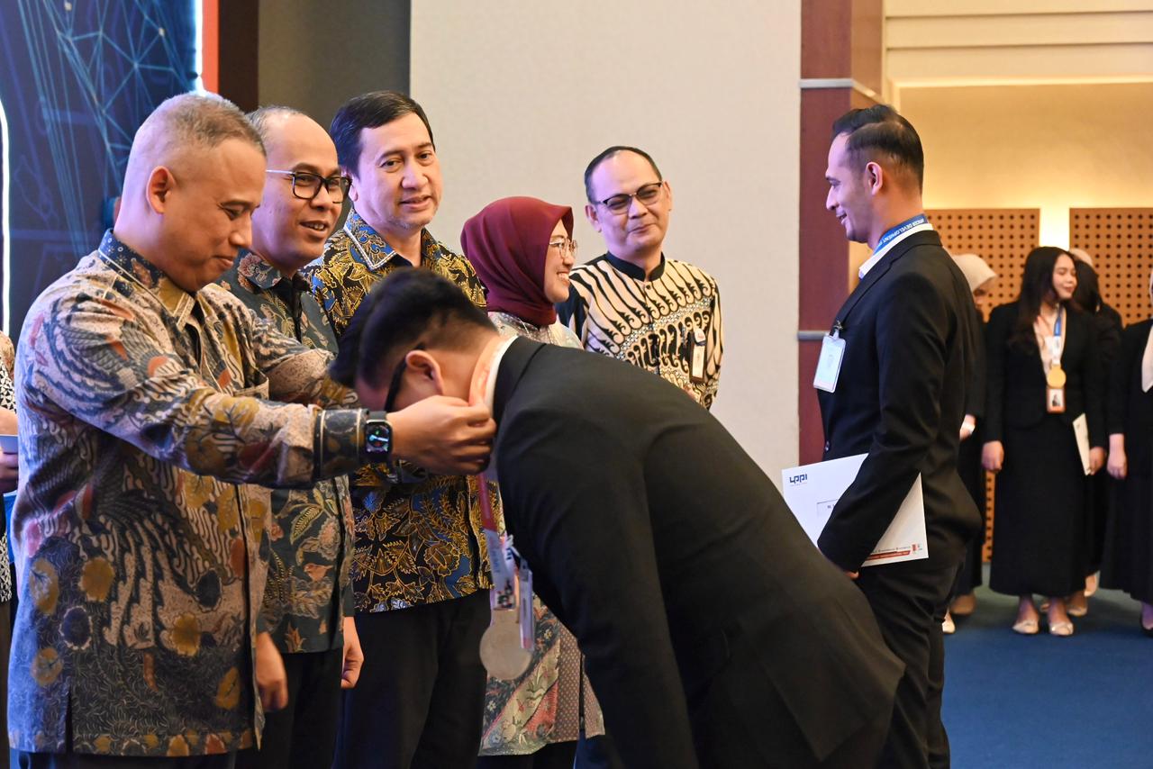 Direktur Utama Bank Sumut Heru Mardiansyah bersama jajaran direksi dan pimpinan Lembaga Pengembangan Perbankan Indonesia menghadiri kelulusan 30 peserta Officer Development Program (ODP).
