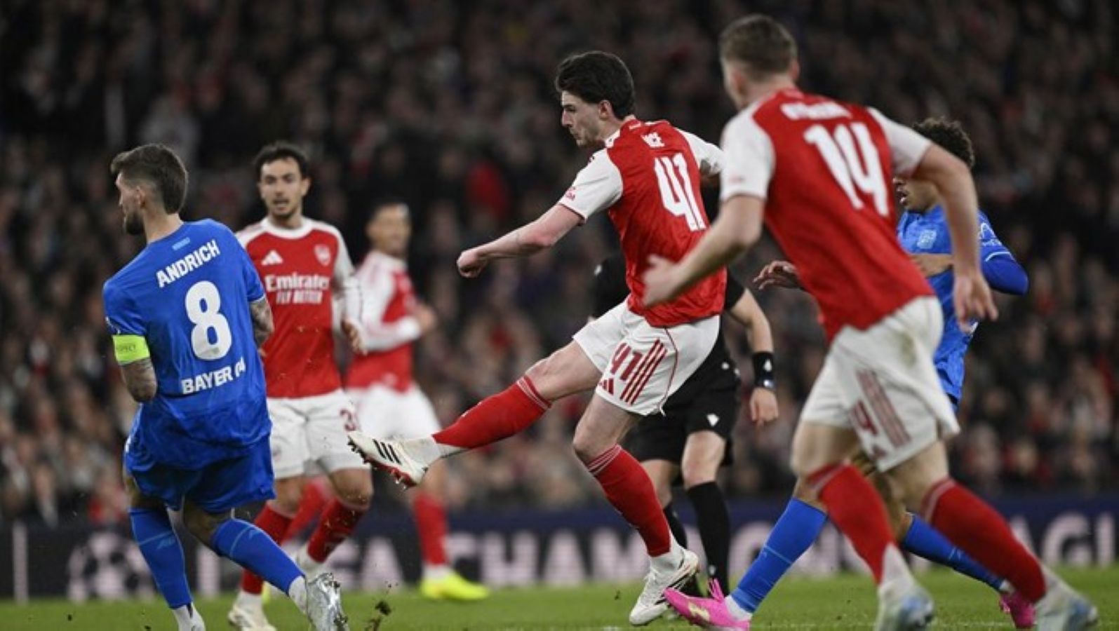 Arsenal menyingkirkan Leverkusen.