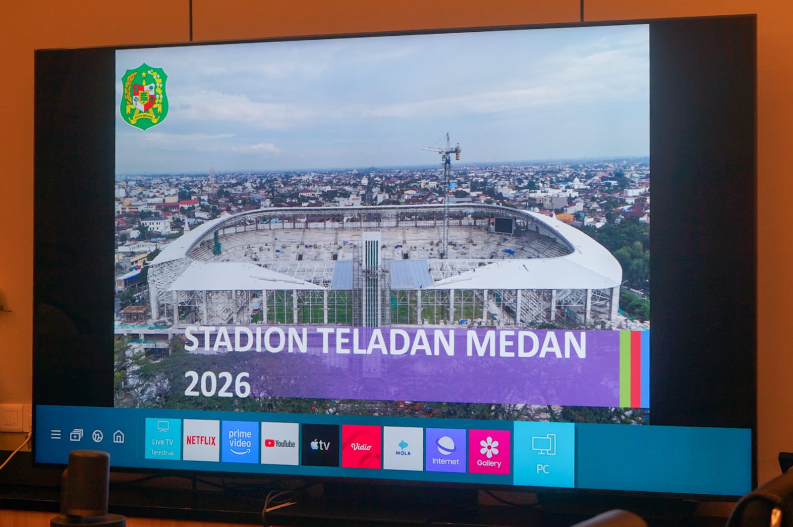 Wali Kota Medan Rico Waas memimpin rapat progres revitalisasi Stadion Teladan, Jumat (13/3/2026), menekankan percepatan pembangunan dengan tetap mengutamakan standar keselamatan.