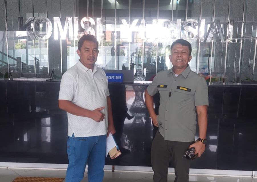 Seorang warga Karo melaporkan tiga hakim ke Komisi Yudisial atas dugaan pelanggaran etik dalam perkara banding.