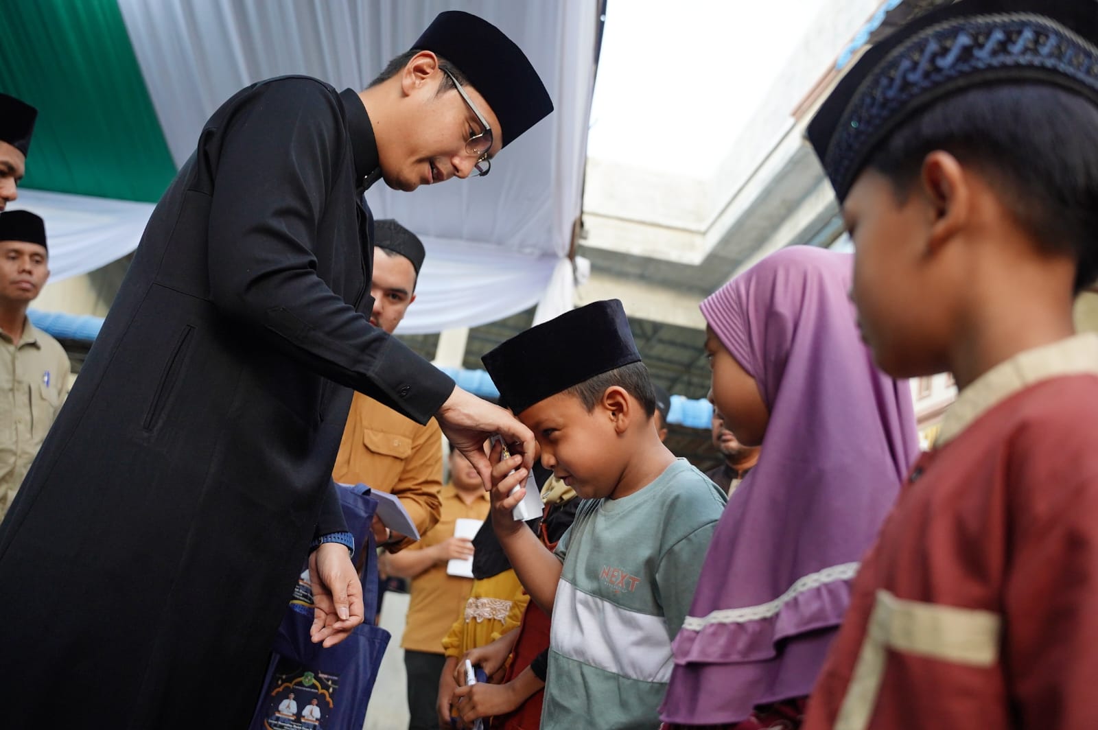 Wali Kota Medan Rico Waas saat Safari Ramadan di Masjid Al Huda, Medan Labuhan, Senin (16/3/2026), menegaskan prioritas pembangunan Medan Utara dengan alokasi 35 persen anggaran.
