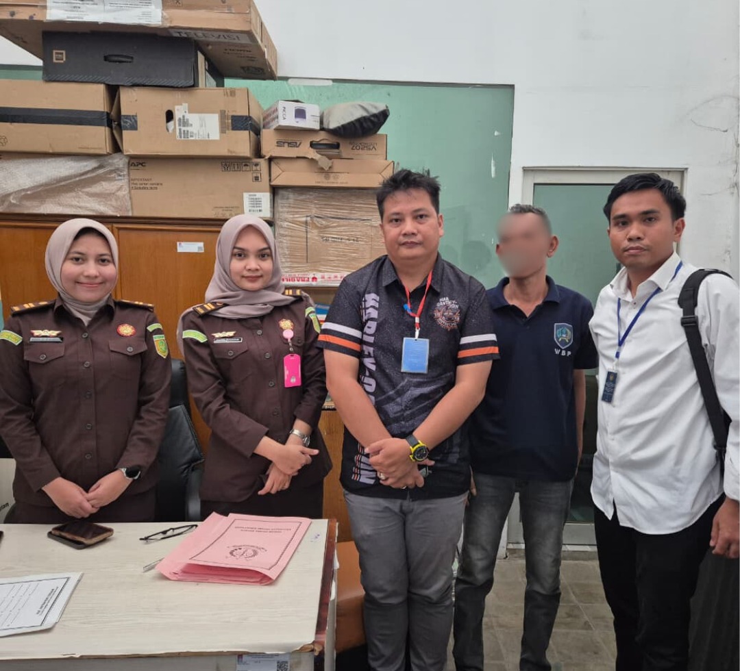 Penahan mantan ketua BUMNAG Unggul Jaya, JP, oleh Kejaksaan Negeri Simalungun. 