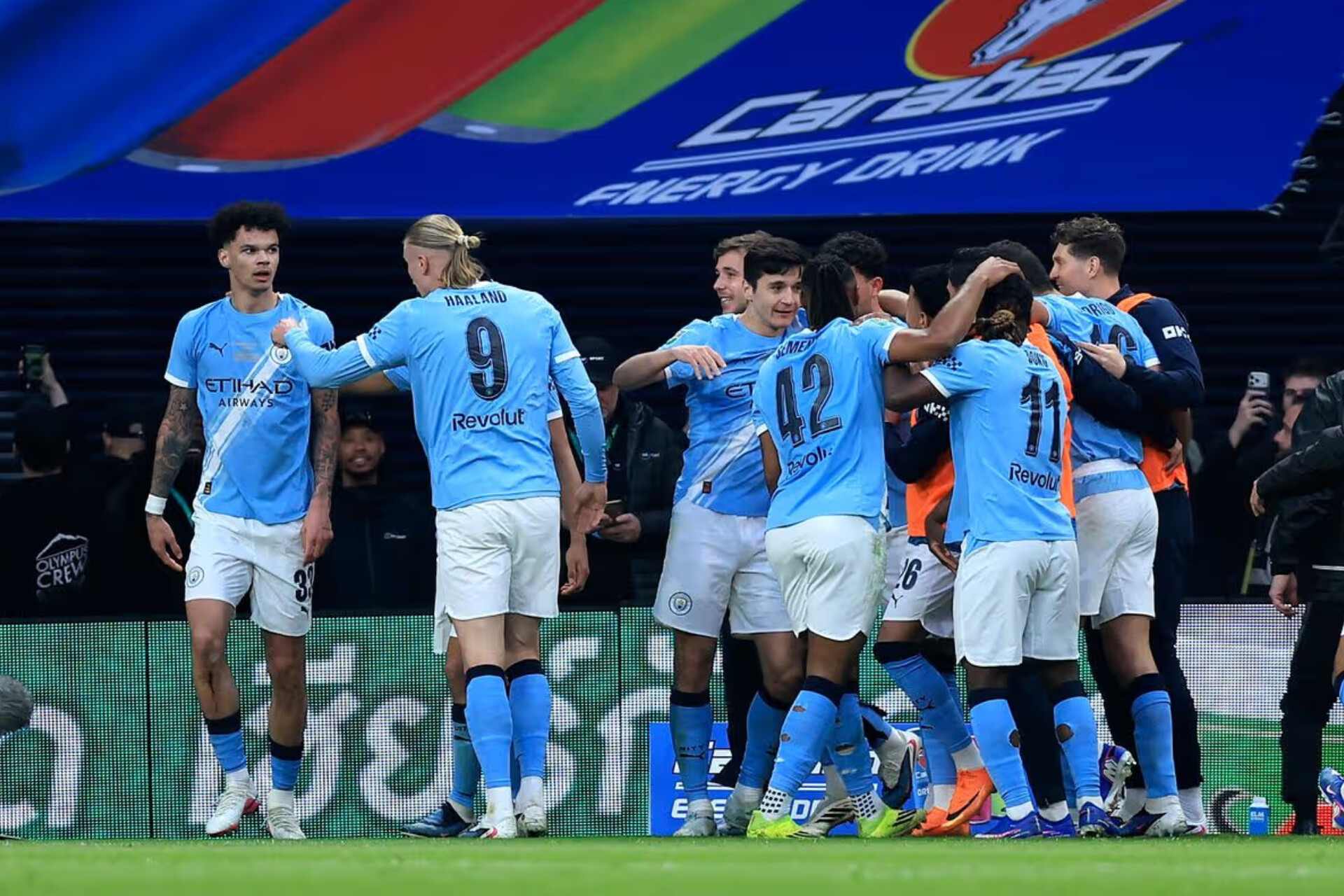 Pemain Manchester City merayakan kemenangan melawan Arsenal pada final Carabao Cup di Wembley Stadium, Minggu (22/3/2026) malam WIB.