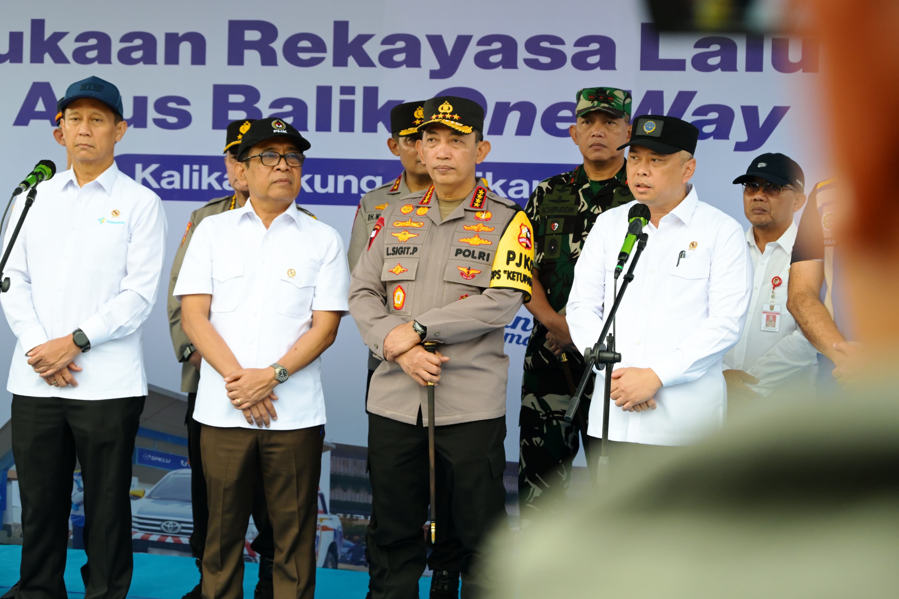 Dudy Purwagandhi mengimbau masyarakat memanfaatkan kebijakan Work from Anywhere (WFA) guna mengurai kepadatan lalu lintas, terutama di jalur padat seperti Tol Trans Jawa, Rabu (25/3/2026).