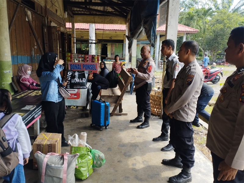  Sat Binmas Polres Tanjungbalai dipimpin Kasat Binmas AKP Zainuddin, menyambangi para penumpang bus di Terminal Terpadu.