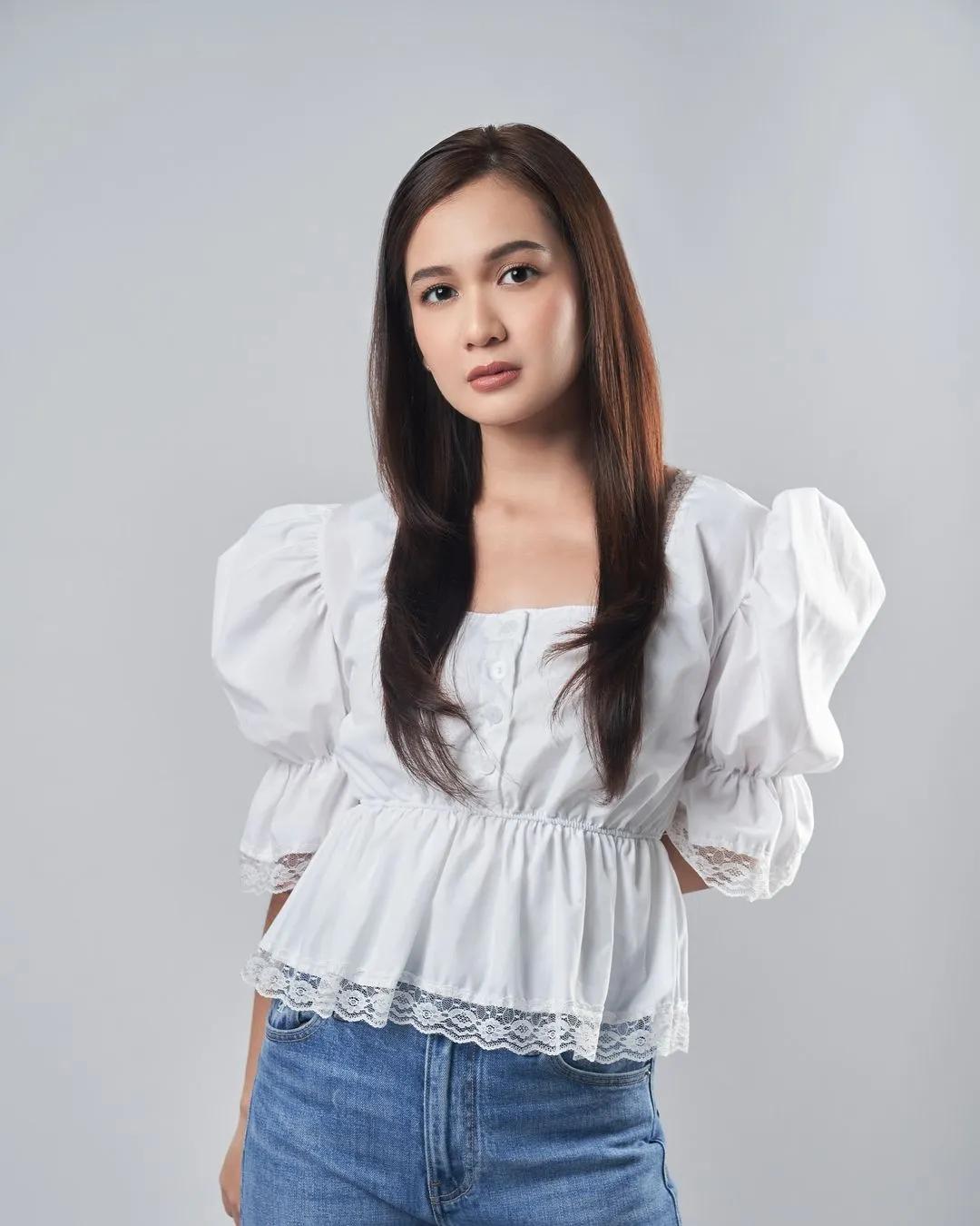 Dea Annisa memilih menunda pernikahan demi membiayai pendidikan dan kebutuhan keluarga sebagai tulang punggung.