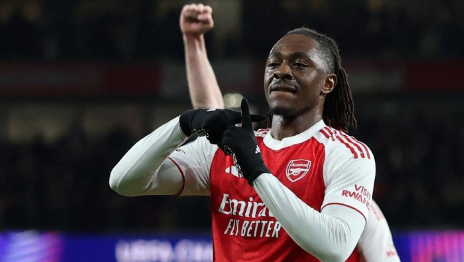 Eberechi Eze mengalami cedera betis dan diprediksi absen hingga enam pekan, membuat Arsenal kehilangan pemain kunci di fase krusial musim.