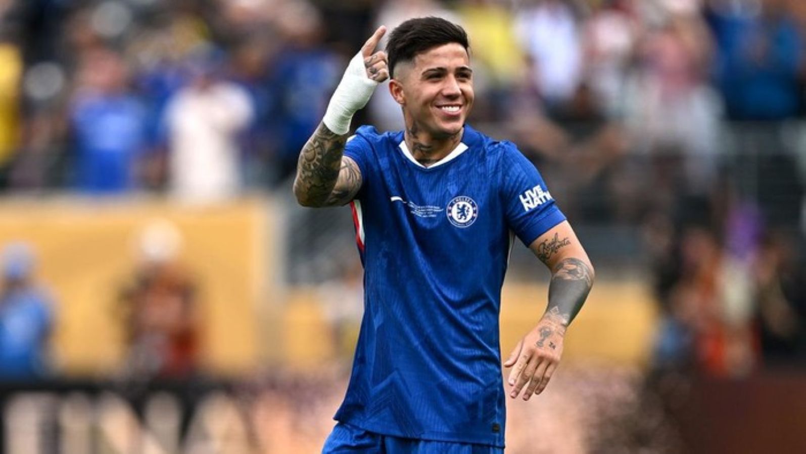 Enzo Fernandez menegaskan fokus bersama Chelsea dan menepis rumor kepindahan ke Real Madrid di tengah spekulasi bursa transfer.
