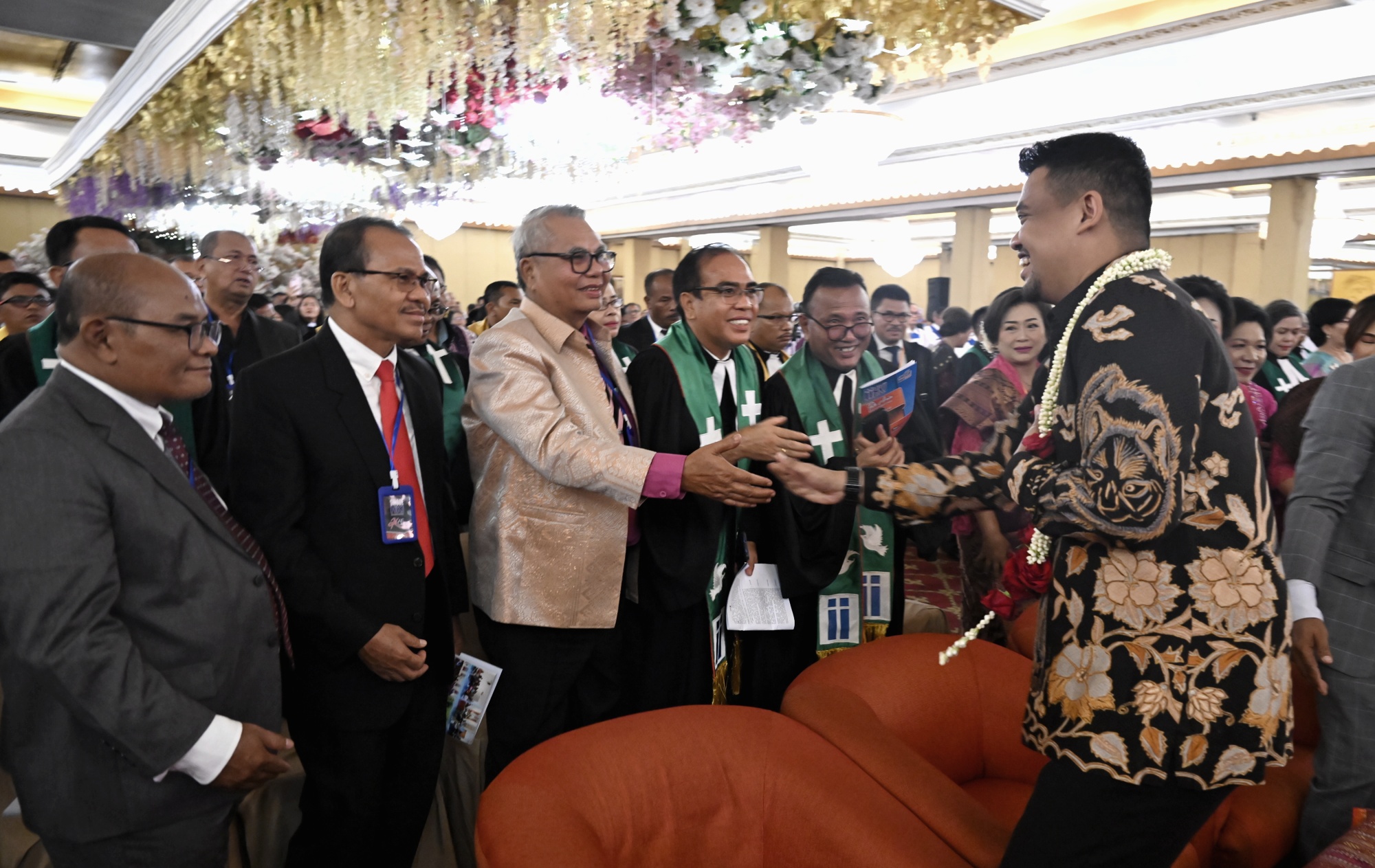 Gubernur Sumatera Utara Bobby Nasution menghadiri pembukaan Sinode ke-65 HKI di Convention Hall Hotel Danau Toba International, Medan, Rabu (25/3/2026). 