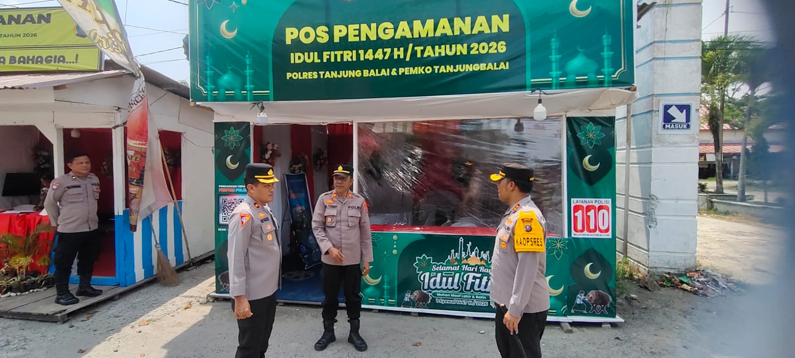 Kapolres Tanjungbalai Welman Feri meninjau kesiapan personel dan fasilitas di Pos Pam dan Pos Yan Operasi Ketupat Toba 2026.