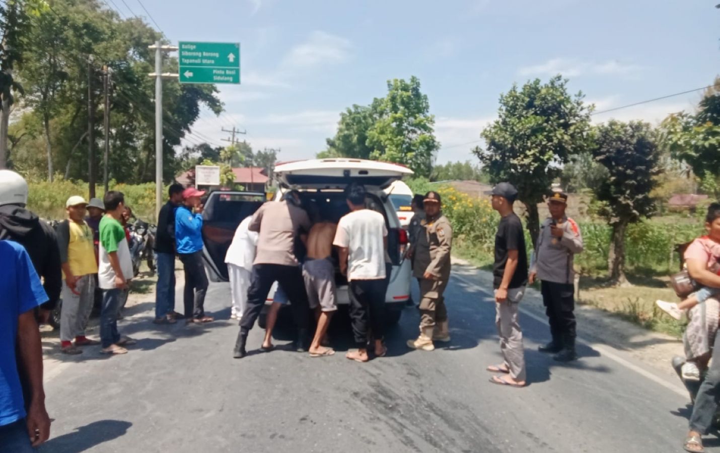 Korban kecelakaan beruntun di Jalinsum Sigumpar dilarikan ke RS HKBP Balige sebelum akhirnya dinyatakan meninggal dunia.