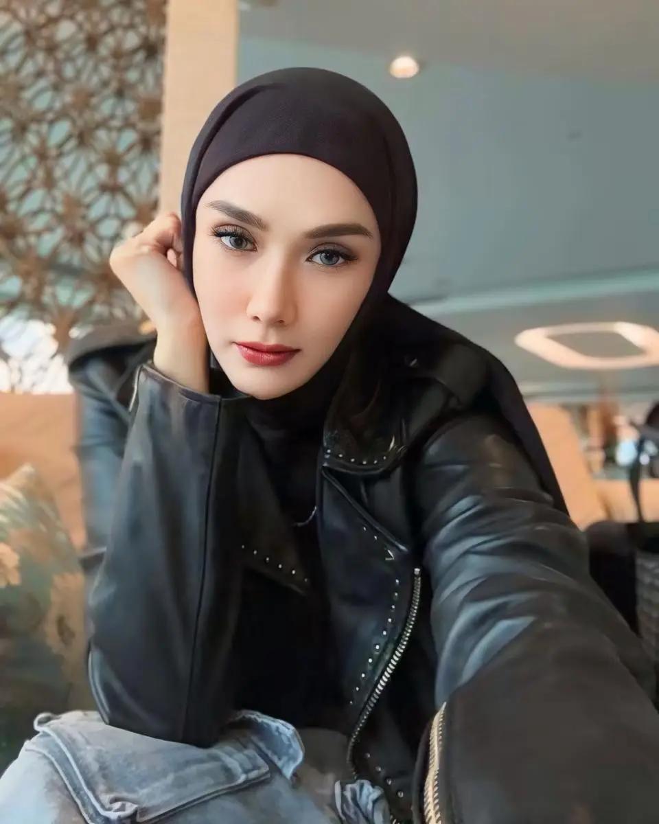 Mulan Jameela memberikan klarifikasi terkait isu hoaks yang menyebut dirinya melontarkan pernyataan negatif tentang guru.