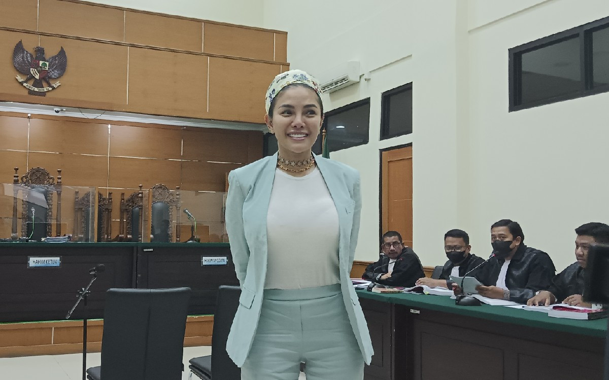 Keluarga Nikita Mirzani meminta publik ikut mengawal proses hukum yang dijalani sang artis agar berjalan transparan dan sesuai fakta.