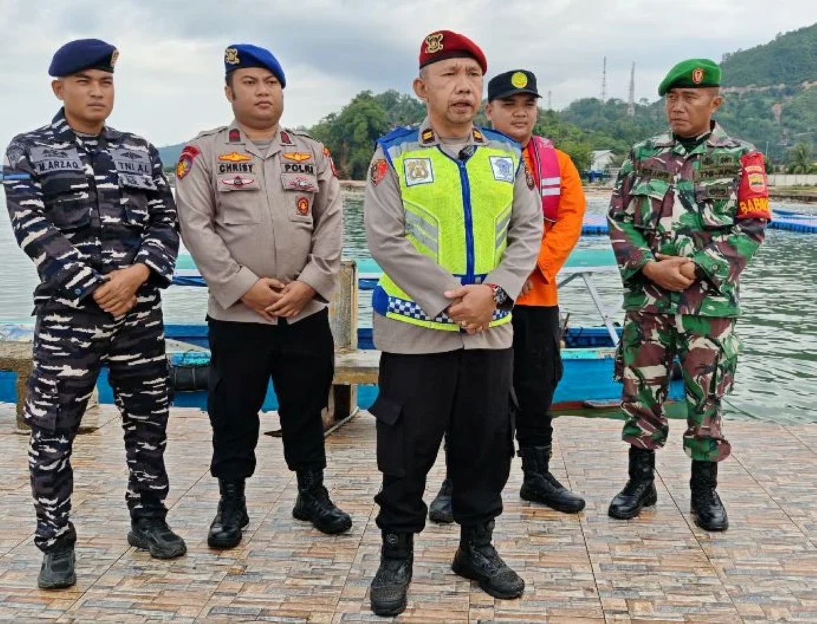 Personel gabungan berjaga di Pos Pengamanan Pelabuhan Lama Sibolga untuk mencegah premanisme dan pungli selama libur Lebaran 2026.