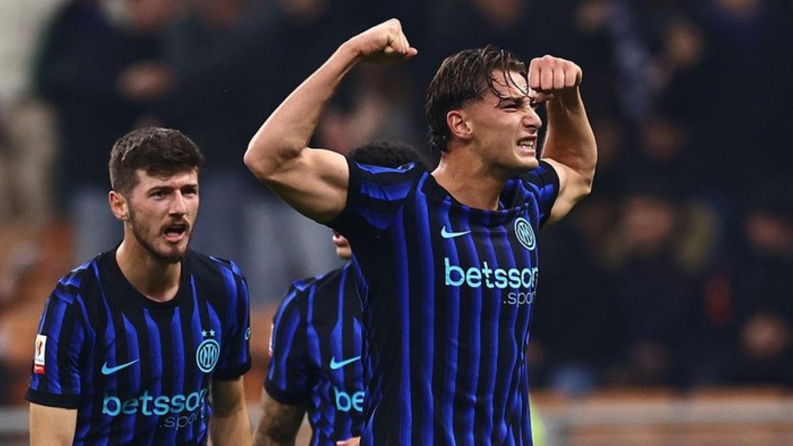 Striker muda Inter Milan, Francesco Pio Esposito, merayakan gol dalam laga Serie A musim 20252026. Ia kini disebut-sebut sebagai calon penerus Marco van Basten di level elite Eropa.
