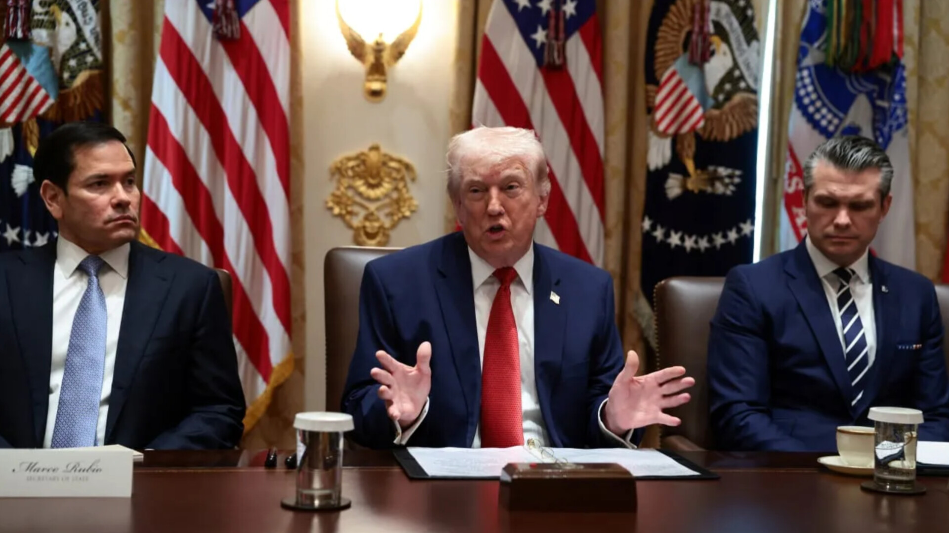 Presiden AS Donald Trump memimpin rapat kabinet di Gedung Putih, Washington DC, Kamis (26/3/2026), saat mengumumkan jeda serangan terhadap infrastruktur energi Iran.