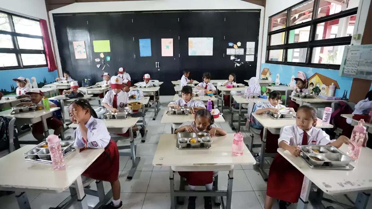 Program Makan Bergizi Gratis (MBG) yang diusulkan menjadi lima hari per minggu untuk efisiensi anggaran pemerintah.