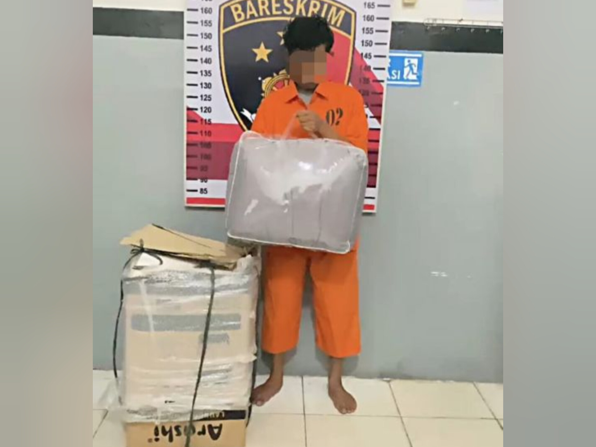 Tersangka pencurian rumah kosong di Sibolga yang diamankan warga dan kini ditahan di Polres Sibolga.