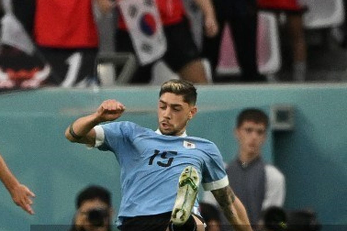 Bek Inggris Ben White mencetak gol ke gawang Uruguay sebelum akhirnya laga berakhir imbang 1-1 akibat penalti di masa injury time di Wembley.