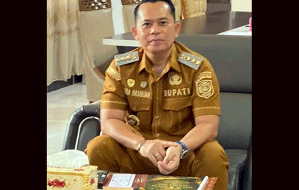 Bupati Padanglawas, Putra Mahkota Alam Hasibuan, menyoroti kondisi jalan rusak parah di Kecamatan Sosopan yang rawan longsor dan membahayakan pengguna jalan.