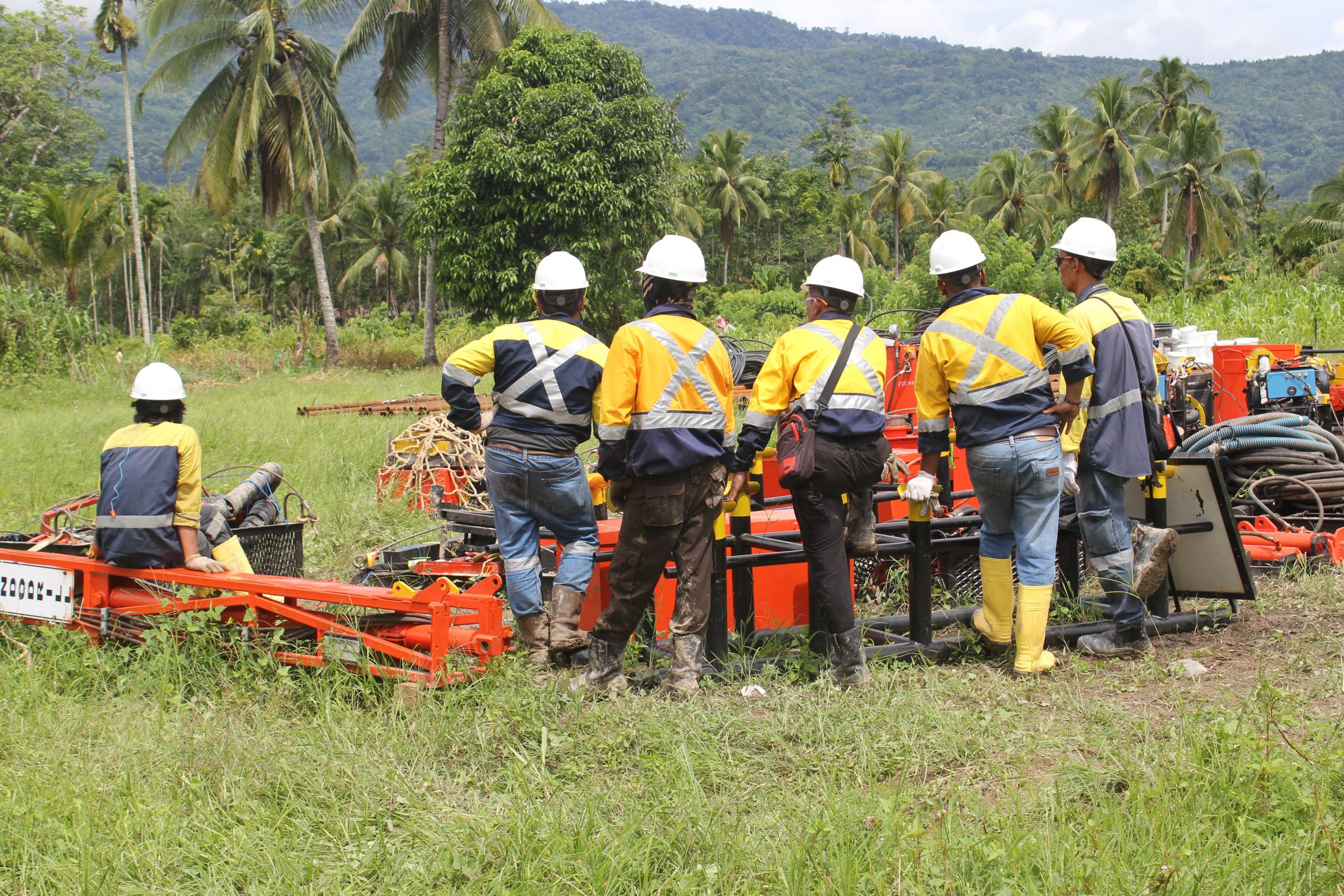Bupati Mandailing Natal, Saipullah Nasution, menyampaikan sikap tegas terkait konsesi PT Sorik Mas Mining yang dinilai belum optimal dimanfaatkan sejak 1998.