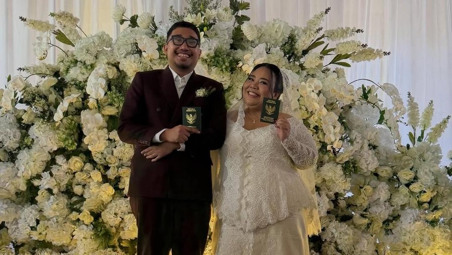 Gita Bhebhita resmi menikah dengan Ganang Aji di Medan&mdash;momen haru dan kehadiran para komika mewarnai hari bahagia tersebut.