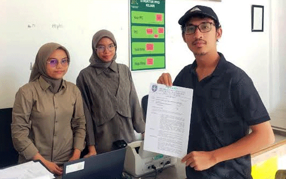 Mahasiswa PMA-KKN melaporkan dugaan pelanggaran administrasi pemilu oleh oknum anggota DPRD Padanglawas ke Kejari dan Bawaslu.