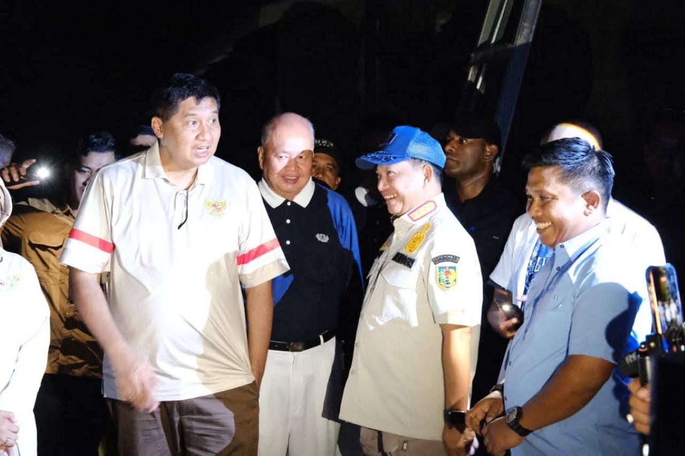 Wali Kota Sibolga bersama Mendagri Tito Karnavian dan Menteri Maruarar Sirait meninjau pembangunan huntap di Aek Parombunan. 