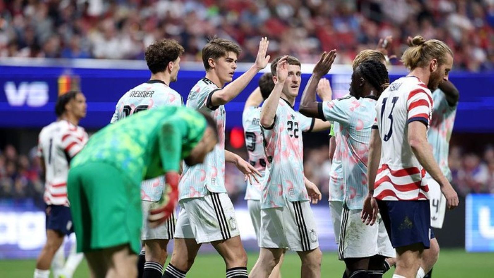 Pemain Belgia merayakan gol saat membantai Amerika Serikat 5-2 dalam laga uji coba di Mercedes-Benz Stadium, Atlanta.