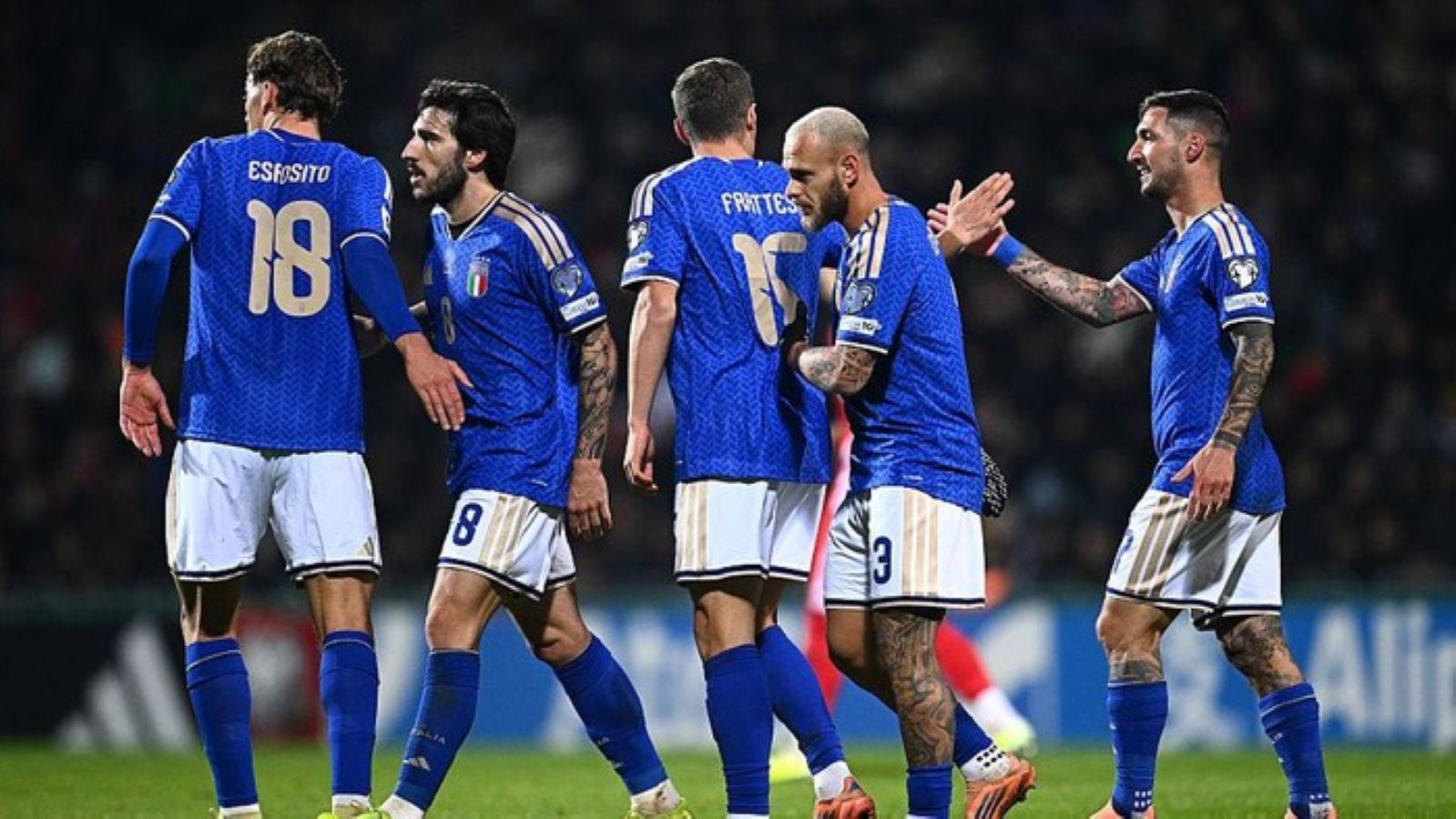 Pemain Timnas Italia dalam sesi latihan jelang laga kontra Bosnia&mdash;Gli Azzurri dituntut tampil tanpa tekanan demi tiket Piala Dunia 2026.