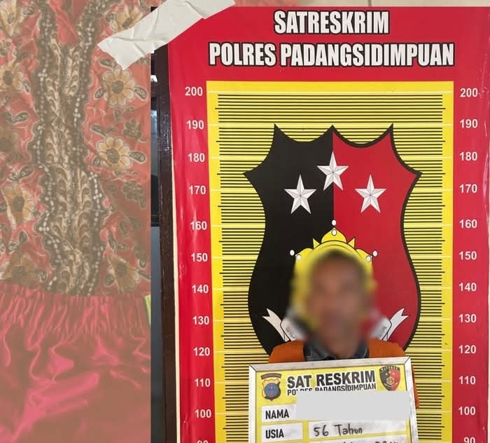 Petugas Satreskrim Polres Padangsidimpuan mengamankan tersangka kasus kejahatan terhadap anak di bawah umur beserta barang bukti.