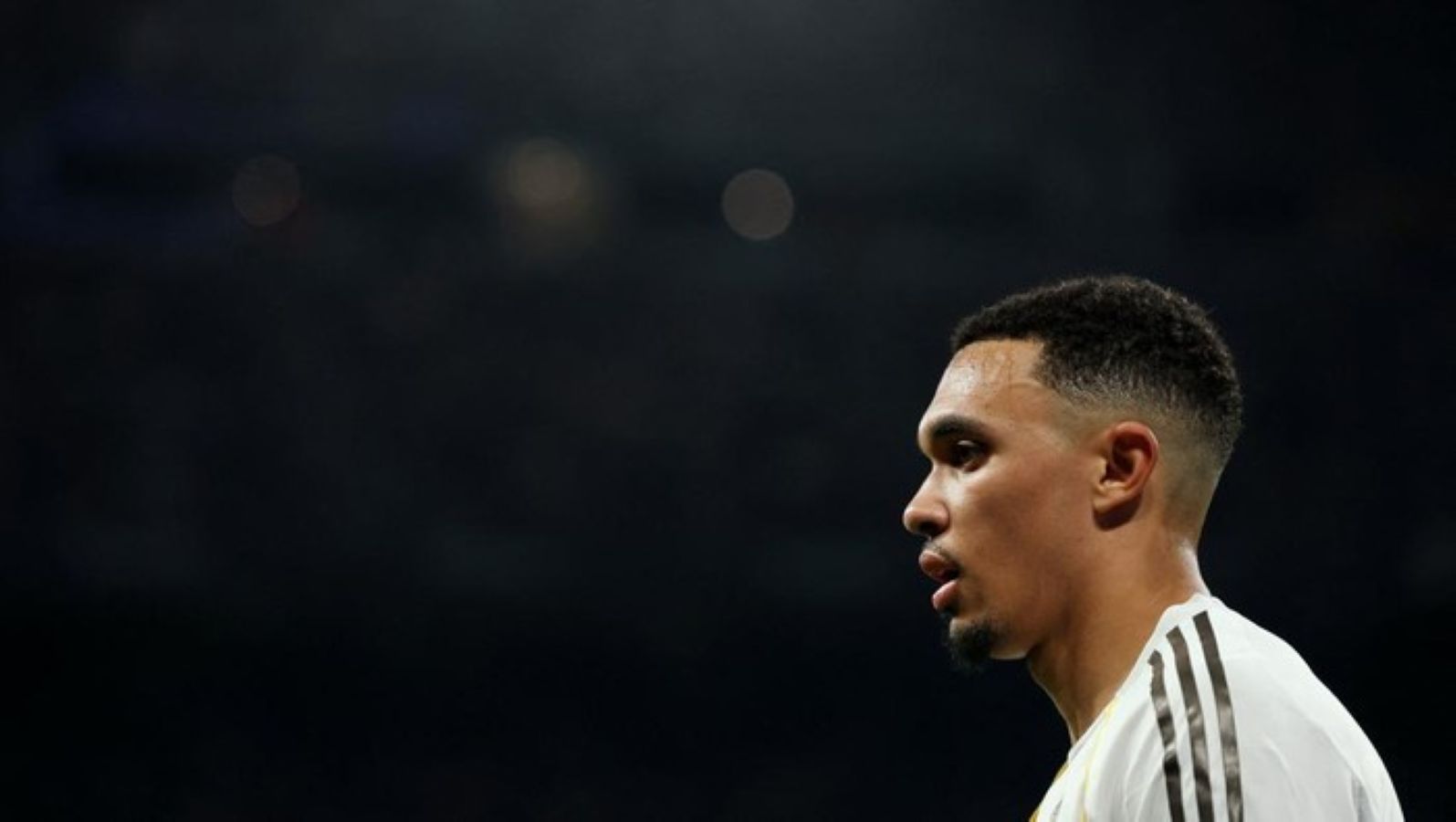 Trent Alexander-Arnold saat membela Real Madrid musim ini&mdash;penampilannya konsisten, namun tetap dicoret dari skuad Timnas Inggris oleh Thomas Tuchel.