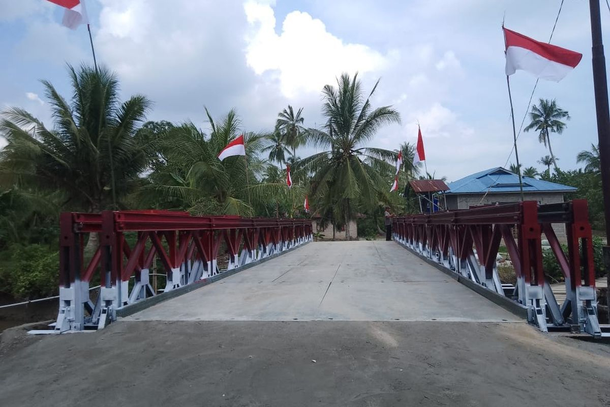 Jembatan modular yang dibangun TNI AD menghubungkan Desa Lubuk Palas dan Desa Silau Baru di Kecamatan Silau Laut, Kabupaten Asahan.