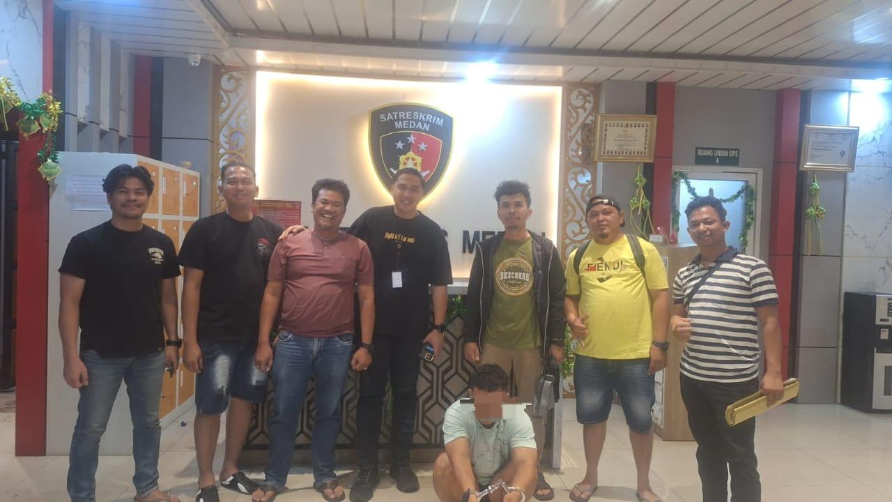 IT, pelaku pencurian sepeda motor Honda PCX dengan modus rental, diamankan di Mapolres Pematangsiantar usai ditangkap di Medan.