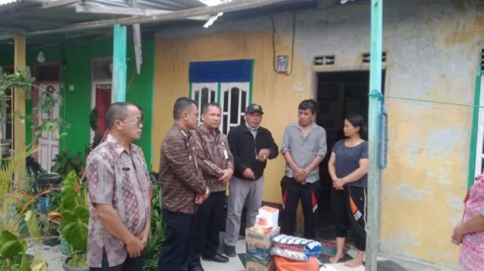 Pemkab Humbang Hasundutan menyalurkan bantuan bagi korban bencana angin kencang di Kecamatan Doloksanggul, Kamis (26/3/2026).