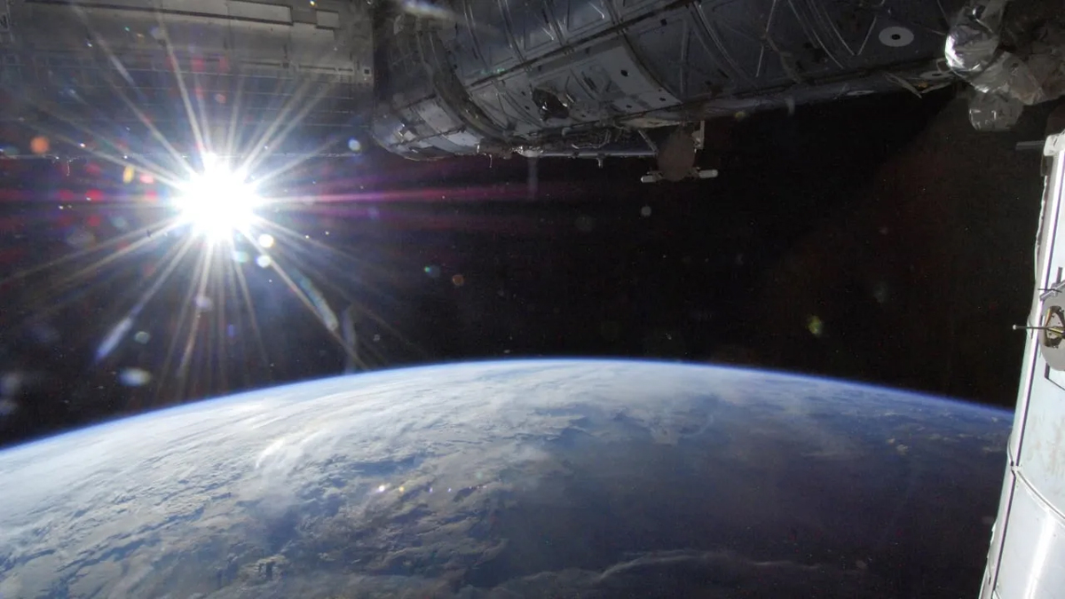 Matahari terlihat dari International Space Station dalam dokumentasi NASA saat observasi dari orbit Bumi.