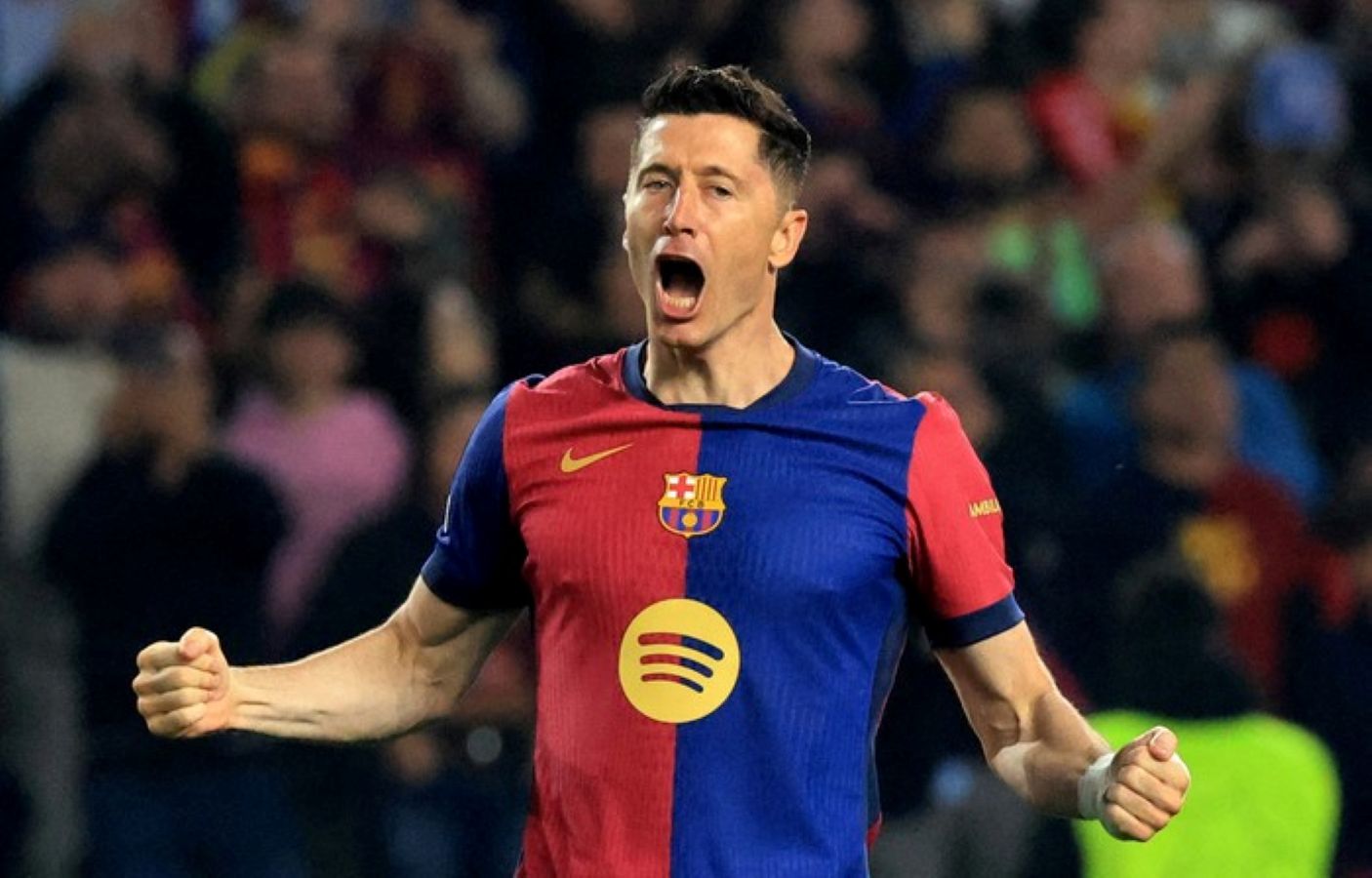 Robert Lewandowski masuk radar AC Milan untuk bursa transfer musim panas, meski usianya sudah 37 tahun.