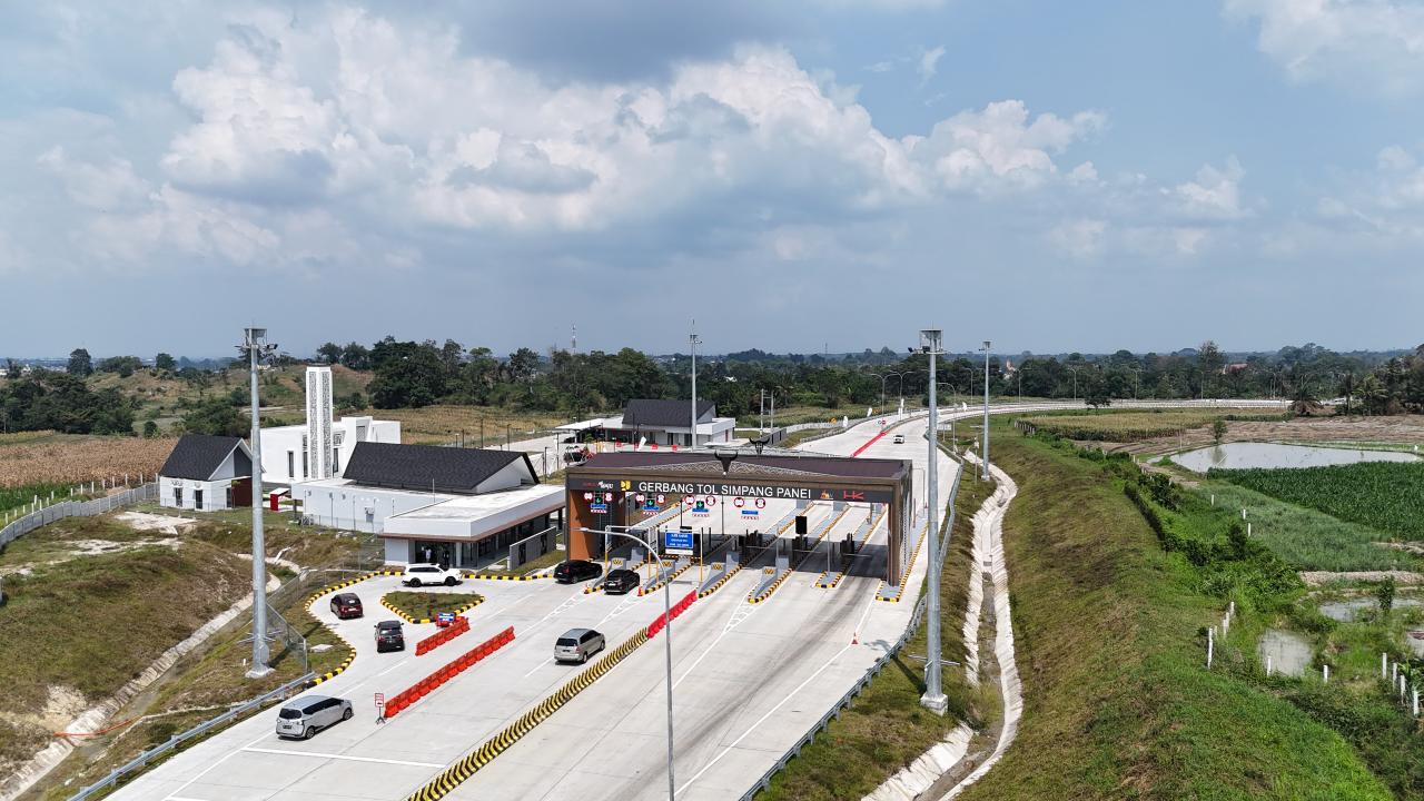Kendaraan melintas di ruas tol fungsional Sinaksak&ndash;Simpang Panei saat periode mudik Lebaran 2026 di Sumatera Utara.