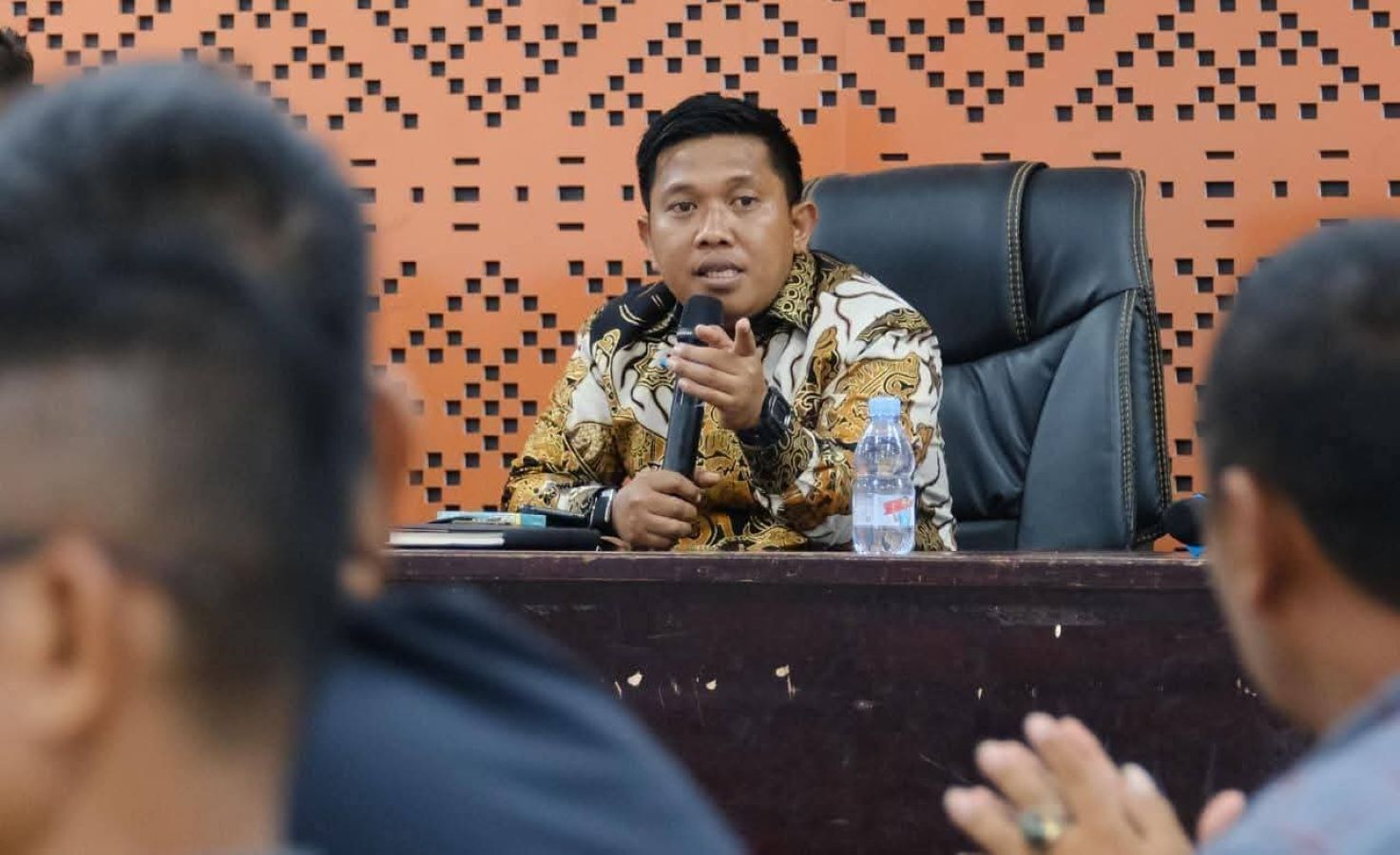 Wali Kota Sibolga Akhmad Syukri Nazry Penarik menggelar rapat khusus bersama pejabat terkait membahas penanganan banjir di Kota Sibolga.