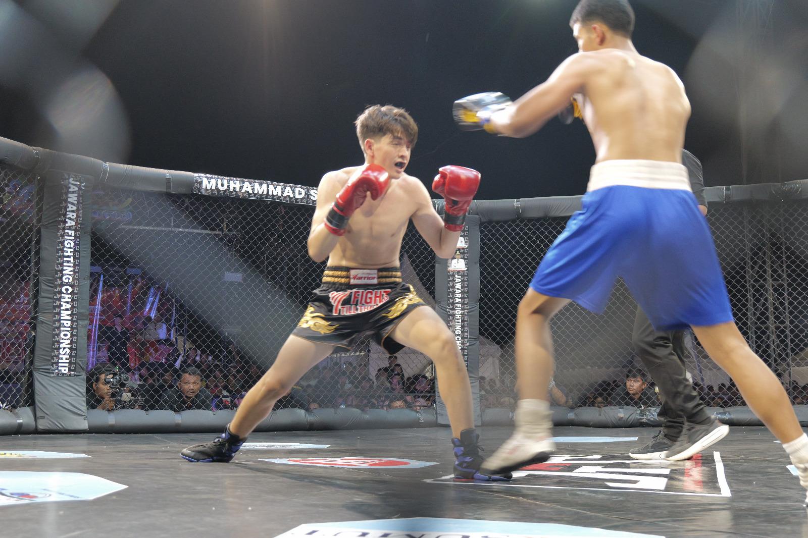 Sejumlah petarung tampil dalam ajang Jawara Fighting Championship di Carnival Arty Sampantao, Simalungun, memperebutkan sabuk bergengsi tingkat daerah.