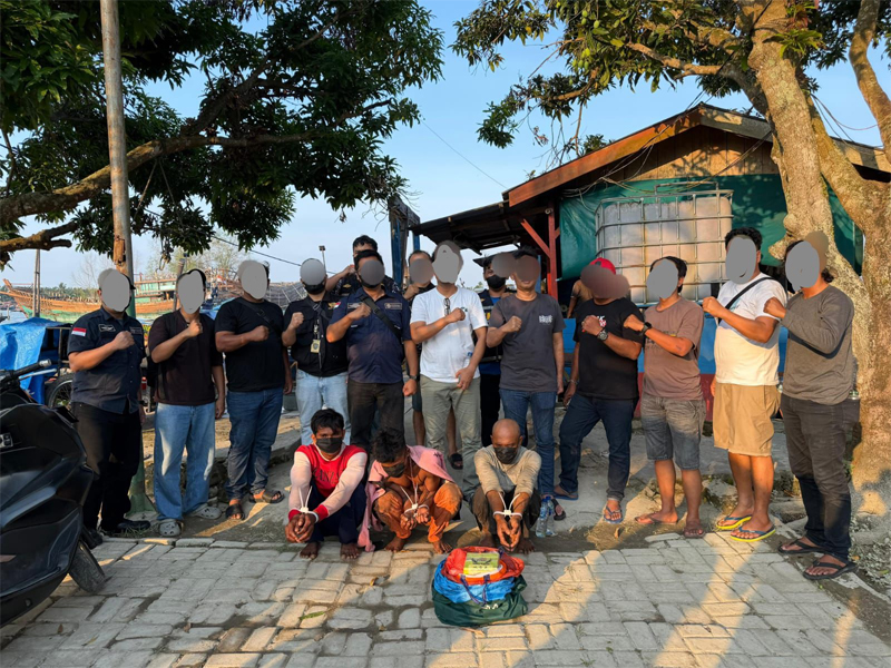 Petugas mengamankan 3 tersangka dan 4 Kg sabu dari Perairan Asahan.