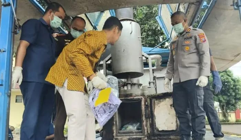 Pemusnahan barang bukti hasil pengungkapan kasus Februari hingga Maret 2026 di aula Polres Asahan.