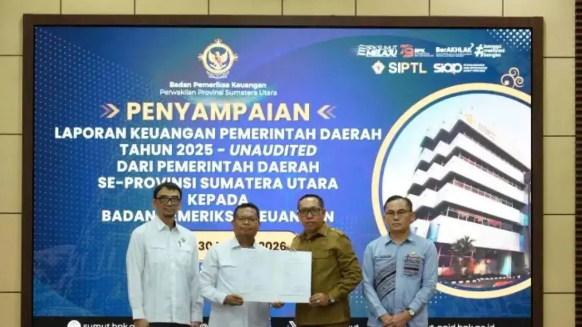 Bupati Tapanuli Utara Jonius Taripar Hutabarat menyerahkan LKPD Tahun Anggaran 2025 unaudited kepada BPK RI Perwakilan Sumatera Utara di Medan.