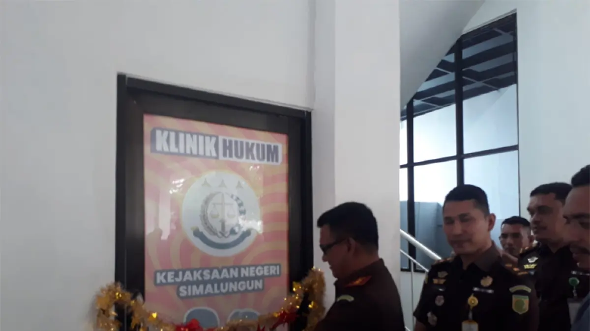 Kajari Simalungun Munawal Hadi saat peresmian sarana publik di Kejari Simalungun.