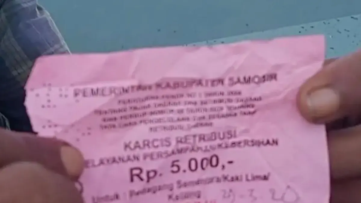 Karcis retribusi persampahan yang dipungut kepada pedagang di kawasan Tano Ponggol, Samosir, menuai sorotan publik.
