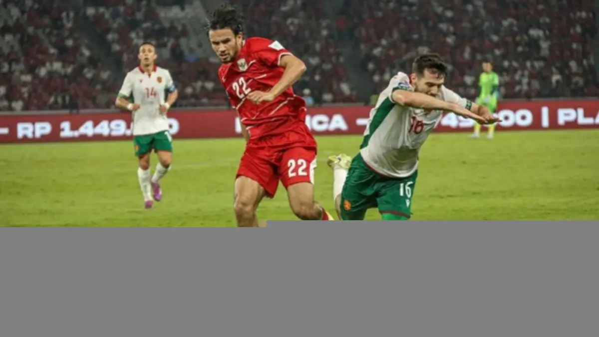 Pemain Timnas Indonesia berusaha menembus pertahanan Bulgaria pada final FIFA Series 2026 di Stadion Utama Gelora Bung Karno, Jakarta.